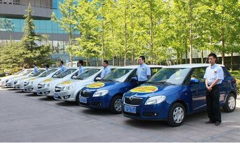 成都租車(chē)中秋國(guó)慶租車(chē)需提前訂